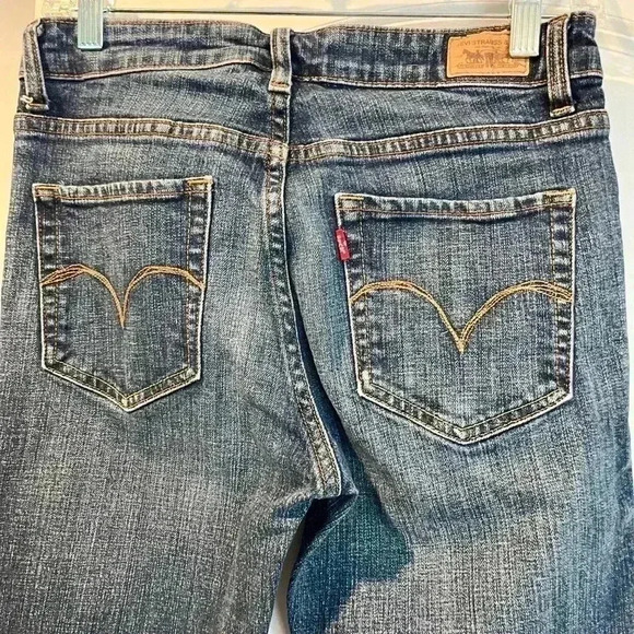 Mid-Rise Skinny Levi’s - Size 8M - Picture 2 of 7